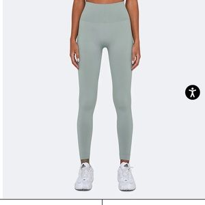 SET ACTIVE Sculptflex Legging in Rain Size S